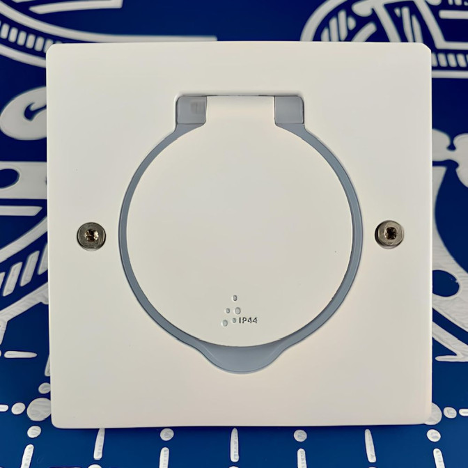 PLATINUM PRISES À CLAPET IP44 PLATINUM PRISES À CLAPET IP44