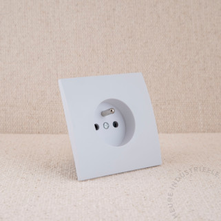 Prise de courant 2P+T simple Modelec karo noir soft touch puitss noir