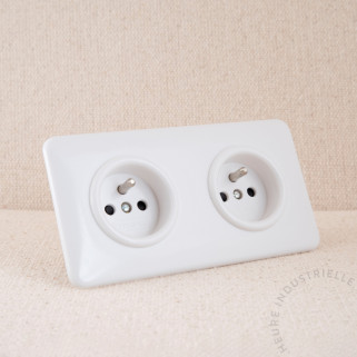 Prise courant 2P+T double THPG Duroplast blanc carrée