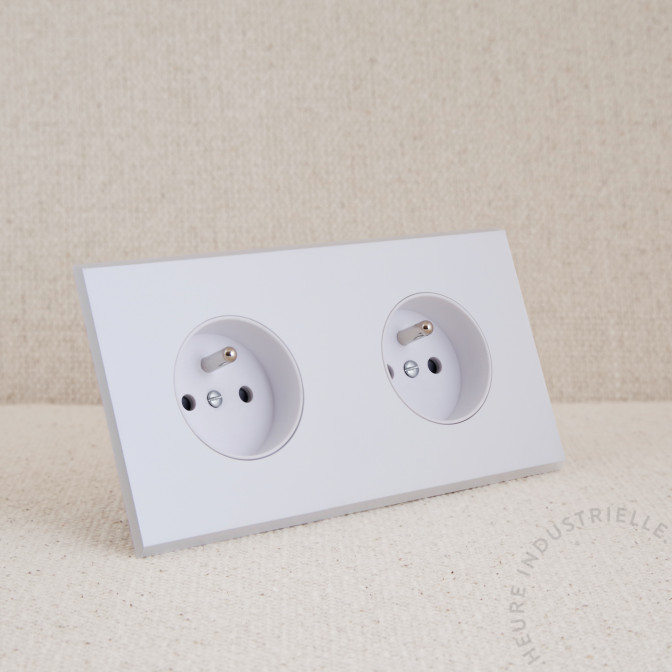 Prise de courant 2P+T double Modelec Confidence blanc puits blanc